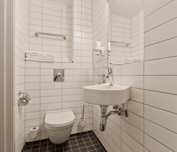 Bathroom 3, MediInn Hotel Oslo, Oslo