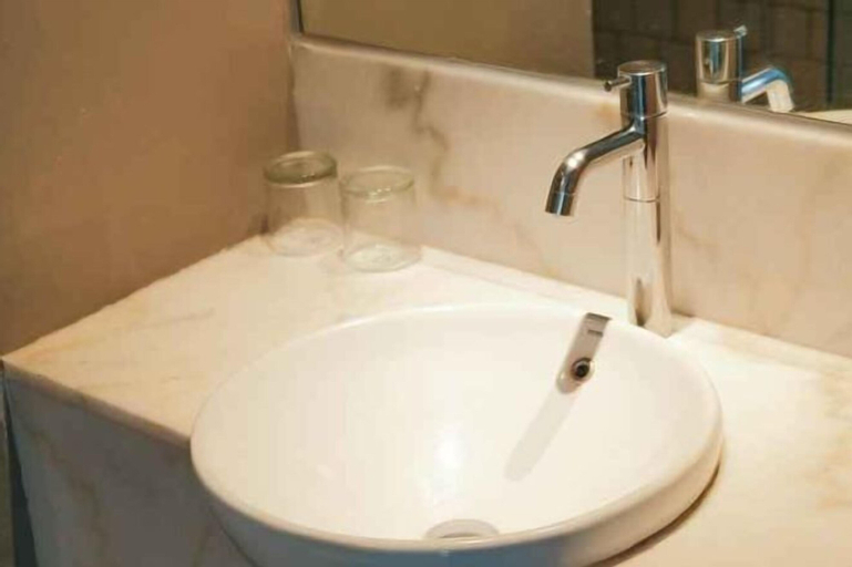 Bathroom 16