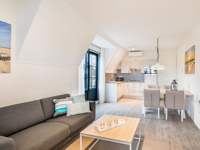 Private kitchen 4, Luxurious Apartment With two Bathrooms, 1 km From the Beach, Veere