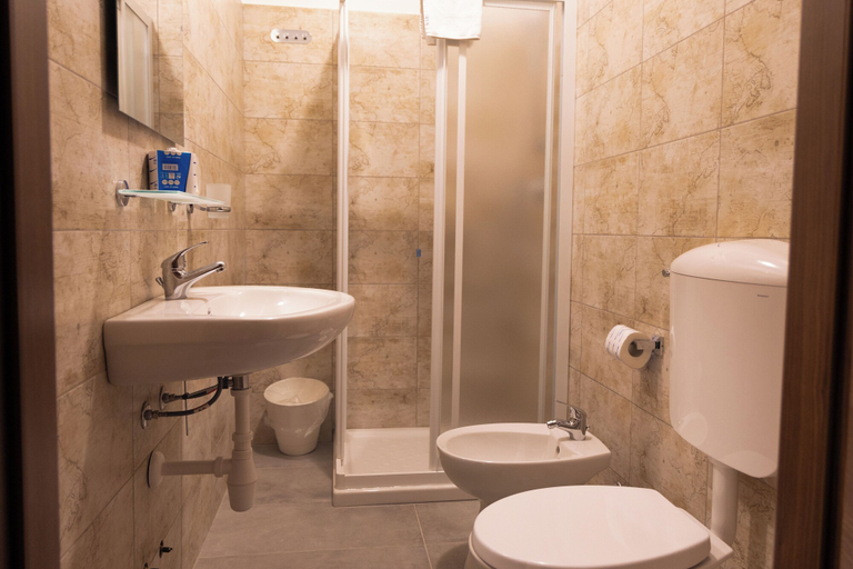 Bathroom 5, Hotel Golden Milano, Milano