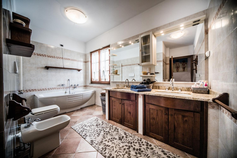 Bathroom 17
