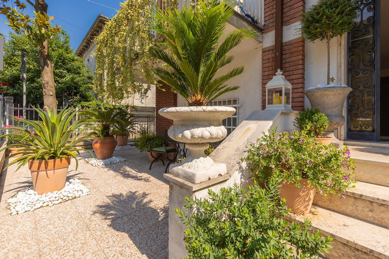 CRYS: Apartments, Holiday, Business, Verde, Verona