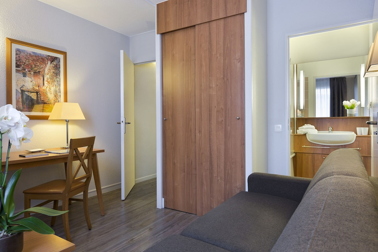 Bedroom 3, Citadines Antigone Montpellier, Hérault