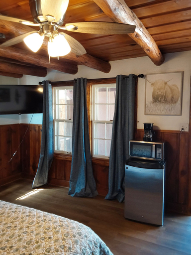 Bedroom, Coronado Motel, Debaca