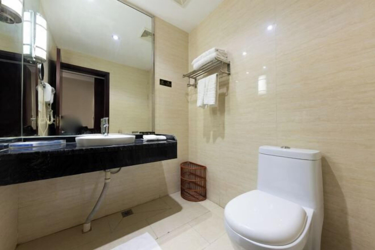Bathroom 4, Melodious & Cozy Hotel, Xianning
