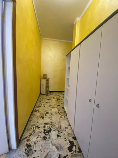 Others 4, Viale Hanbury, Savona