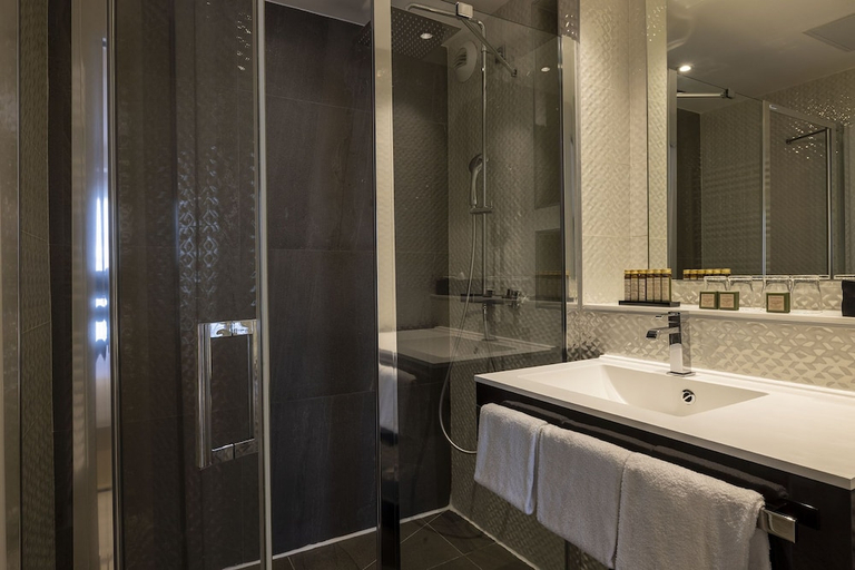 Bathroom 4, Hotel Elysees 8, Paris