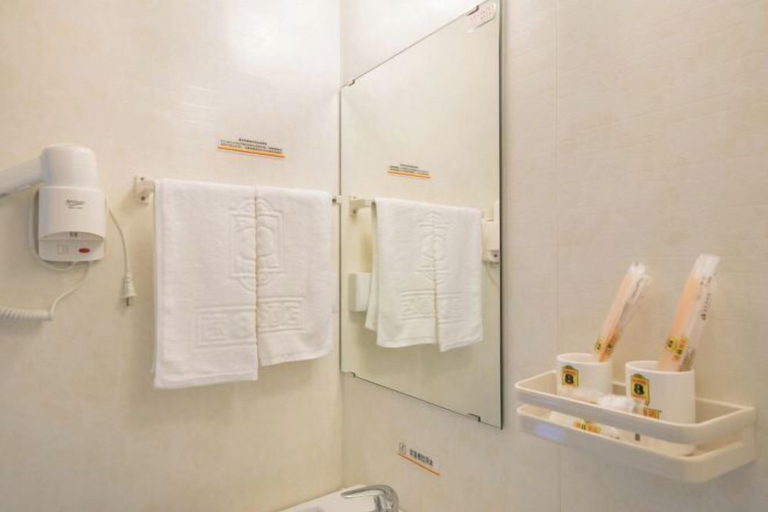 Bathroom 3, Super 8 Hotel (Suzhou Jinfeng Road Subway Station Yushan Road), Suzhou