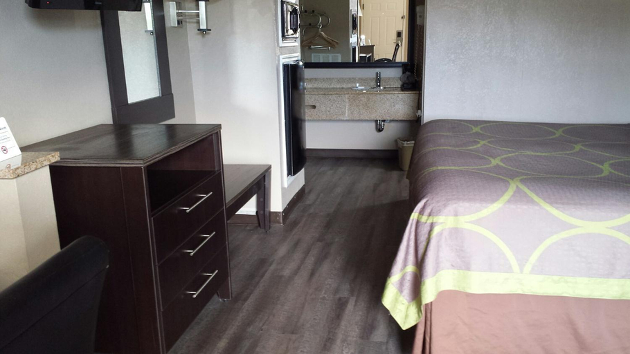 Bedroom 3, Super 8 by Wyndham Murfreesboro, Rutherford