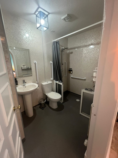 Bathroom 5, The Crossing, Highland