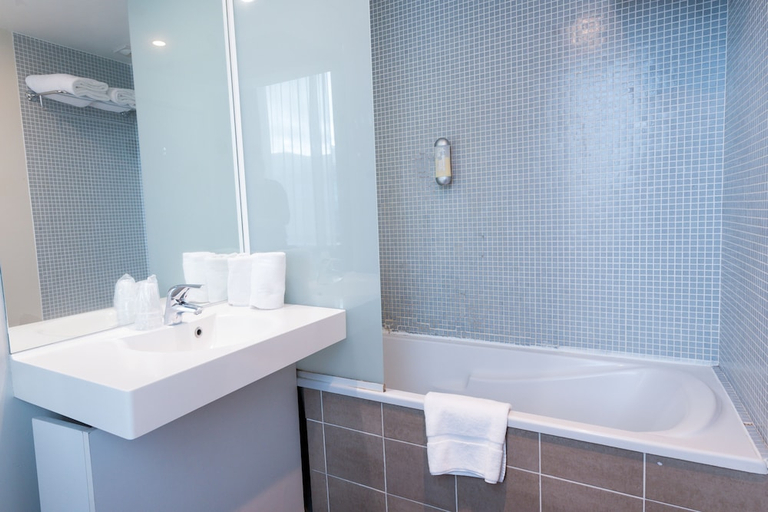 Bathroom 3, Appart City Classic Lyon Part Dieu, Rhône