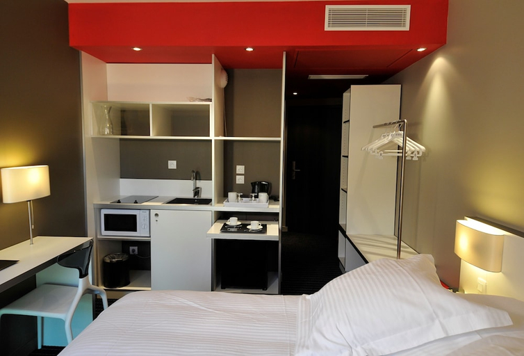 Bedroom 2, B&B HOME Lyon Centre Berthelot, Rhône