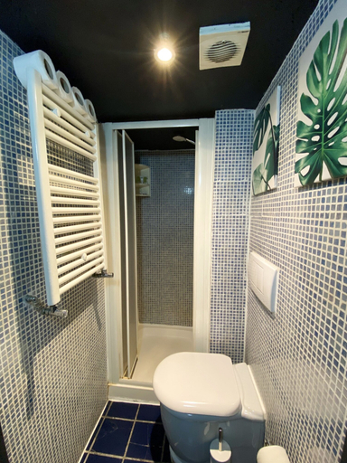 Bathroom 4, Modern studios Close to Hyde Park, London