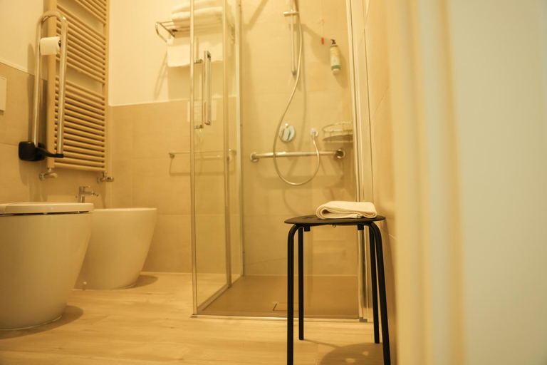 Bathroom 4, Hotel Maritan, Padua