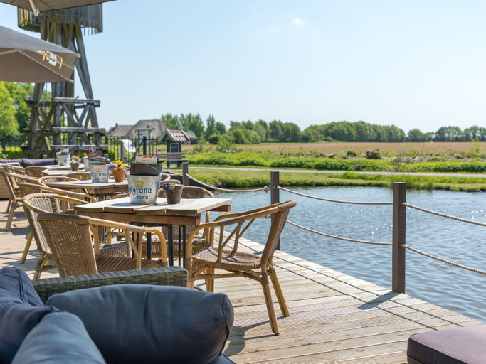 Others 2, Spacious Villa in a National Park, Steenwijkerland