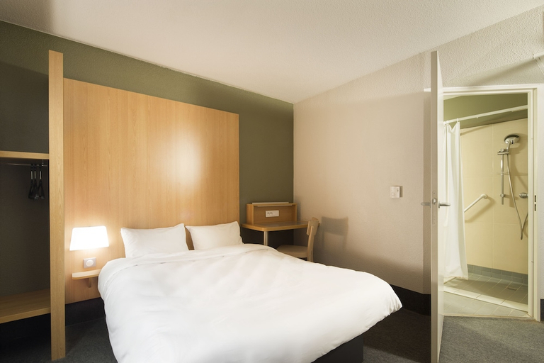 Bedroom 2, B&B HOTEL PARIS Romainville Noisy-le-Sec, Seine-Saint-Denis