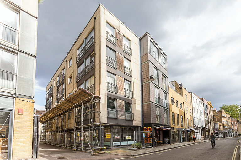 Exterior & Views, Modern Haven With Terrace View & Urban Charm, London