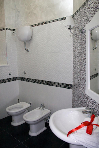 Bathroom 3, Gold94, Napoli