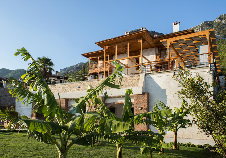 Exterior & Views