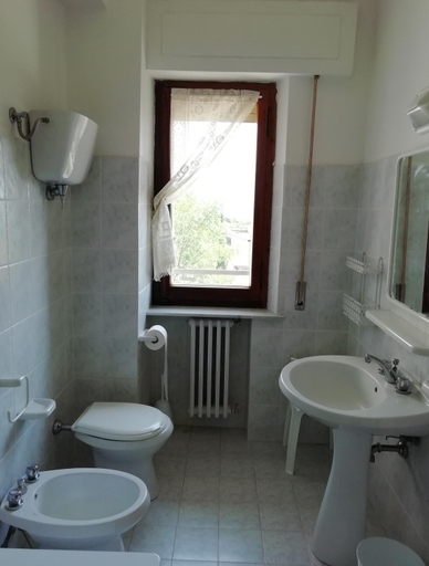 Bathroom 3, Albergo La Torre, Siena