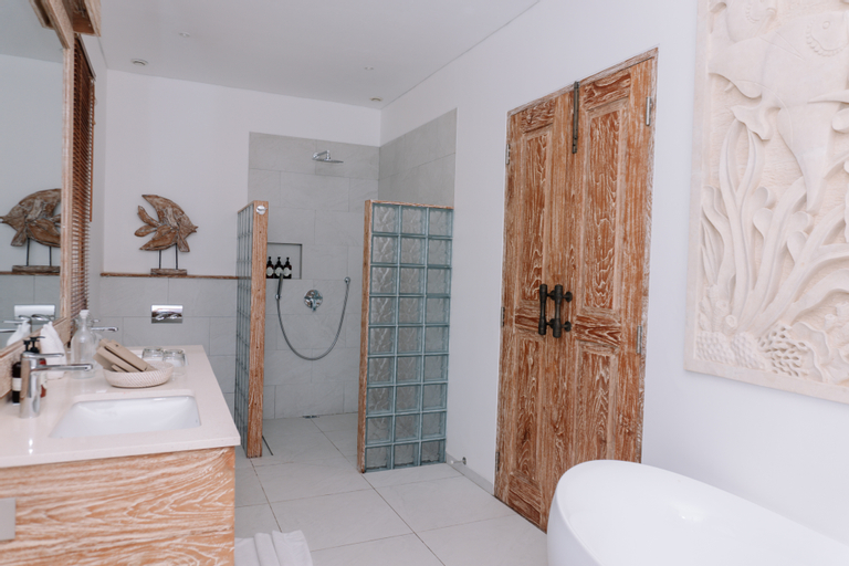 Bathroom 10