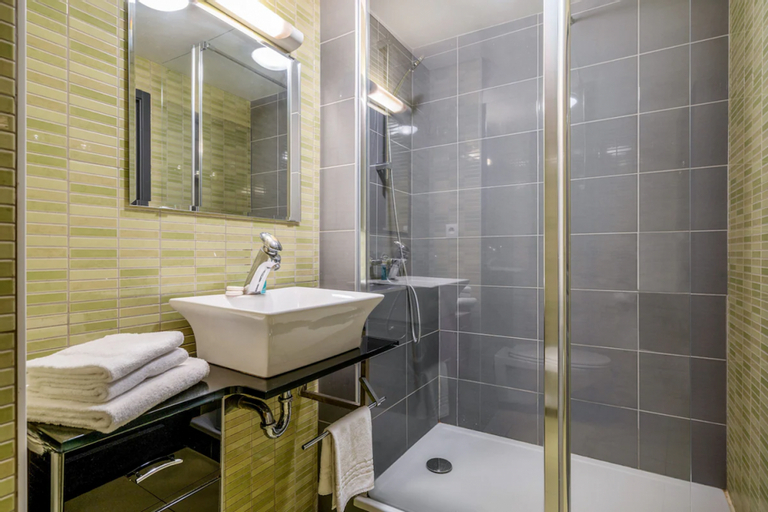 Bathroom 3, Zenitude Hotel-Residences Nantes Metropole, Loire-Atlantique