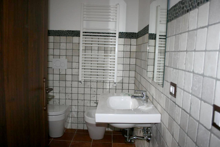 Bathroom 1, Exquisite Retreat in Segni, Roma