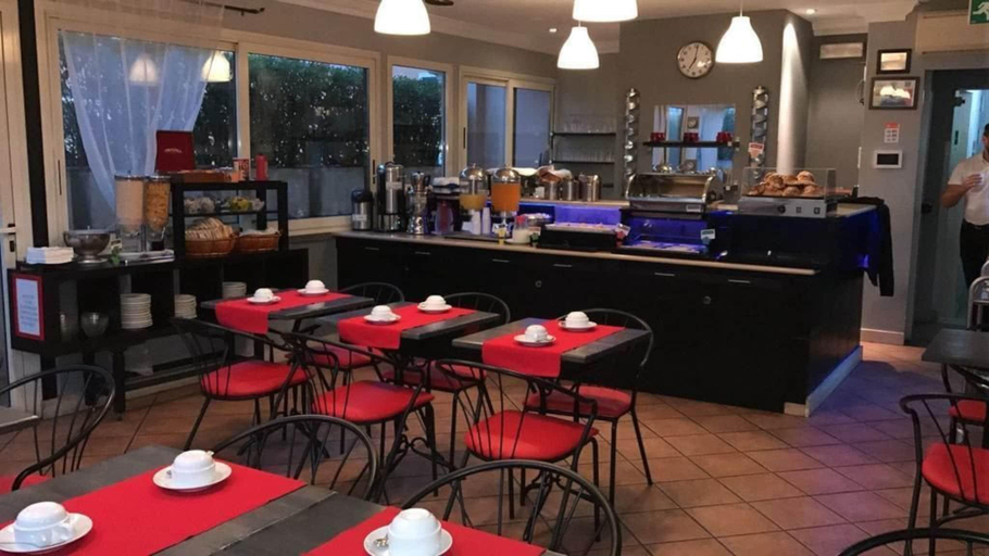 Food & Drinks 5, Hotel Center 1, Rome