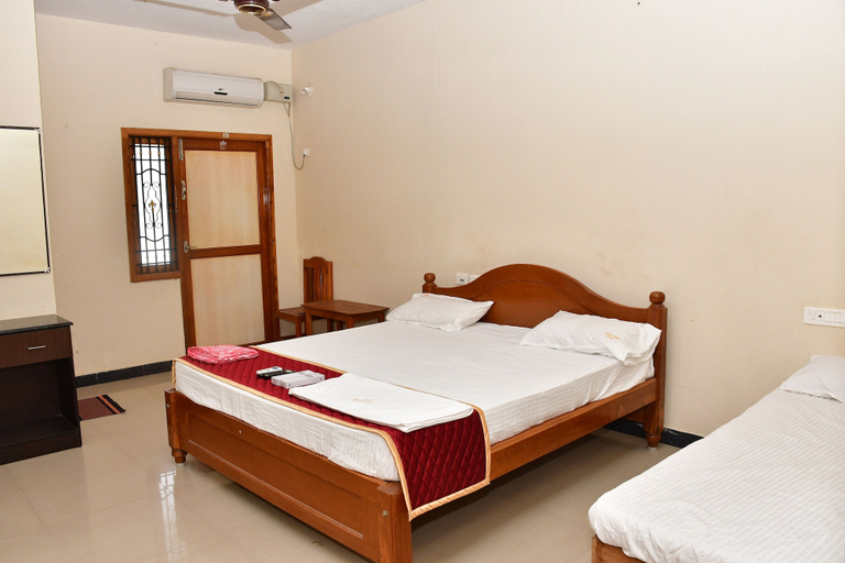 Others 4, Anbu Paradise, Nagappattinam