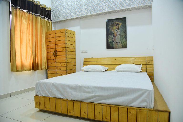 Others 4, nutz backpackers , Amritsar