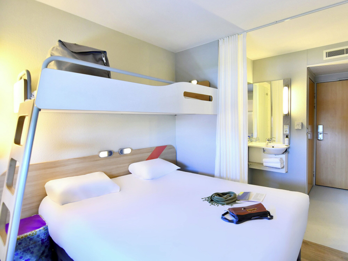 Bedroom 3, ibis budget Nantes Rezé Aéroport, Loire-Atlantique