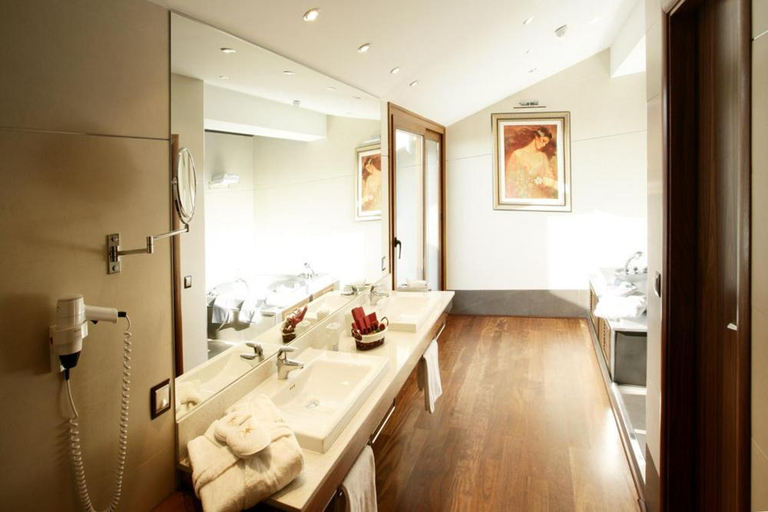 Bathroom 4, Hotel Rios, Navarra