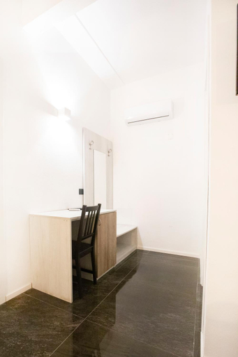 Others 2, Hall inn B&B in Center, Napoli
