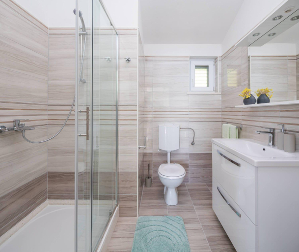 Bathroom 4, Apartments Silvana, Jelsa
