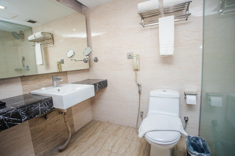 Bathroom 3, Days Hotel Dhaka, Dhaka
