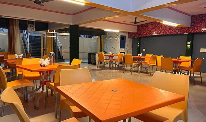 Food & Drinks 4, Fabhotel New Raghukul Loung, Faizabad