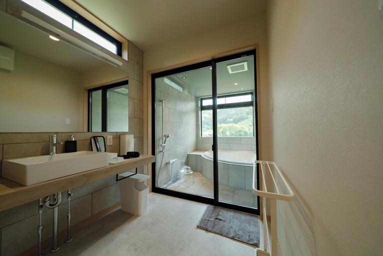 Bathroom 2, Yamakitano Akari, Ukiha