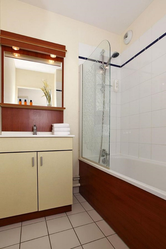 Bathroom 5, Appart'City Classic Limoges, Haute-Vienne