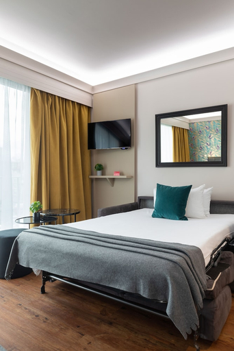 Bedroom 2, Hotel Charlemagne by Happyculture, Rhône
