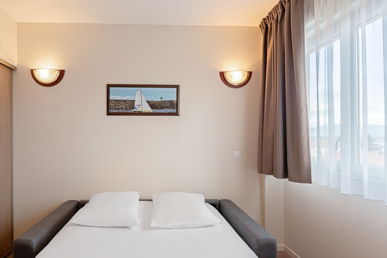 Bedroom 3, Appart'City Classic Montelimar, Drôme