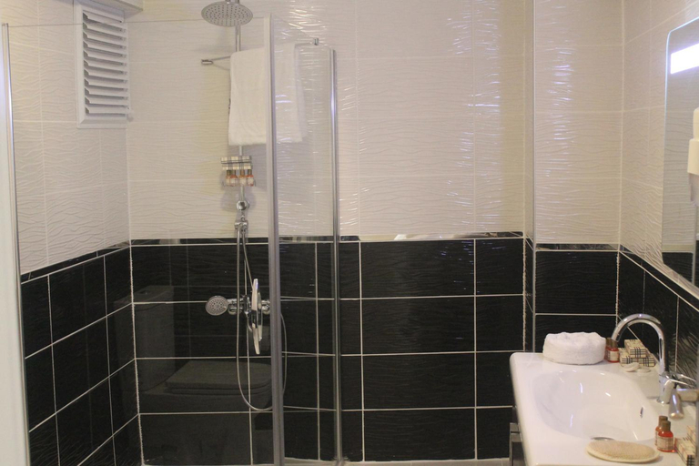 Bathroom 2, Lena Central Flats, Yıldırım