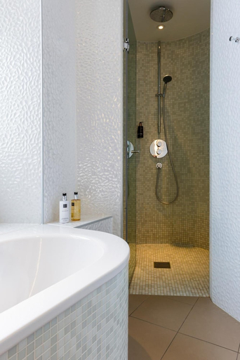 Bathroom 3, Oceania Hotel de France Nantes, Loire-Atlantique