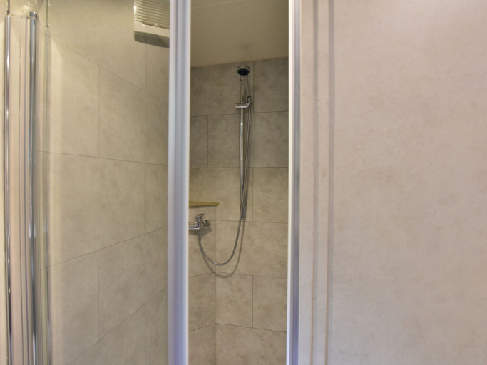 Bathroom 5, Stylish Stay in Vorden Woods, Vorden