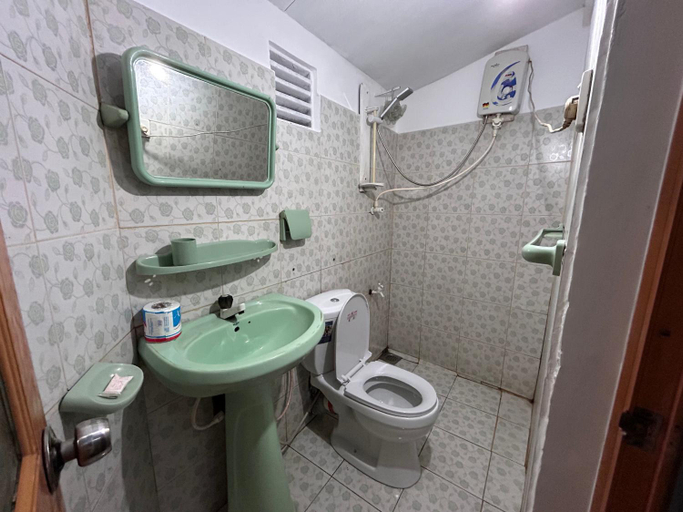 Bathroom 2, La Villa, Habaraduwa