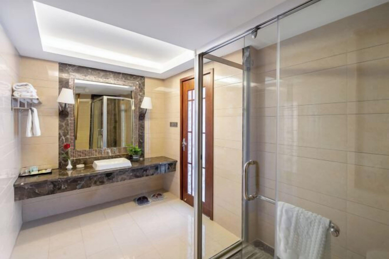 Bathroom 3, Salong Hotel, Dêqên Tibetan