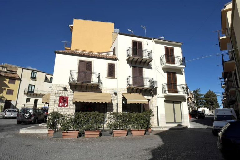 Others 5, La Tana del Lupo, Agrigento