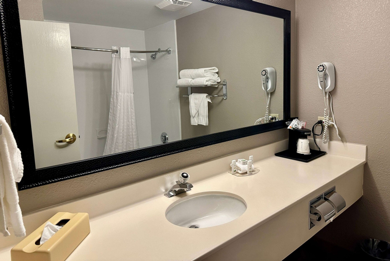 Bathroom 13