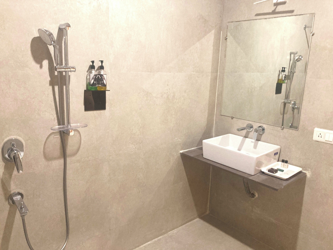 Bathroom 4, Hotel Silver Oak, Bilaspur