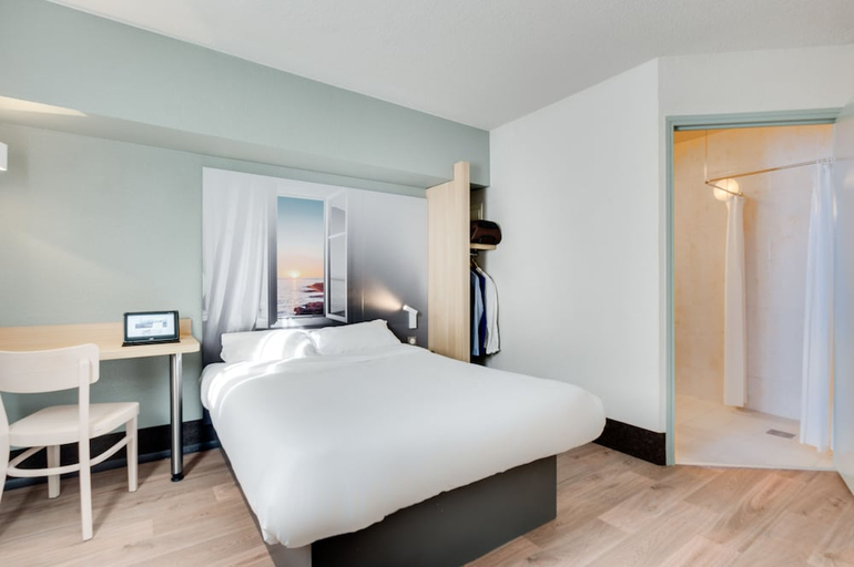 Bedroom 3, B&B HOTEL Fréjus Puget-sur-Argens, Var