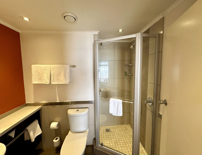 Bathroom 4, Garden Court Nelson Mandela Boulevard, City of Cape Town